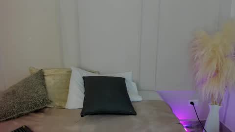 Maria Pettit online show from January 15, 10:31 am