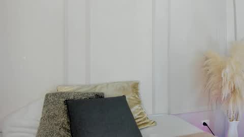 Snapshot of mariapettit chatting on February 19, 11:39 am Maria Pettit online show from February 19, 11:39 am