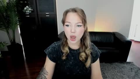 Snapshot of mariarobinsone chatting on October 14, 11:44 am mariarobinsone online show from October 14, 11:44 am