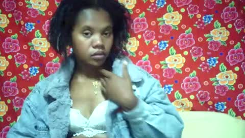 Snapshot of marie599194 chatting on July 7, 7:45 am marie599194 online show from July 7, 7:45 am