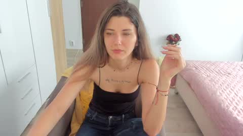 Snapshot of marie_marie03 chatting on June 9, 5:41 am Marie online show from June 9, 5:41 am