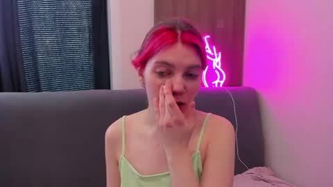 Snapshot of marie_reyess chatting on April 17, 3:20 am Marie 3 online show from April 17, 3:20 am