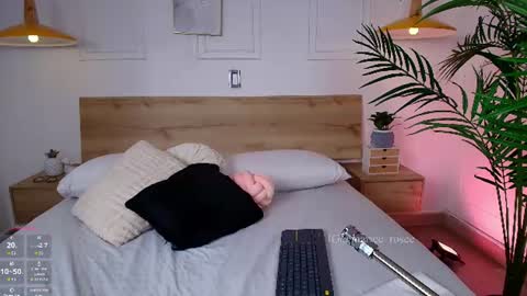 Snapshot of mariee_rosee chatting on July 10, 3:00 am Mary online show from July 10, 3:00 am
