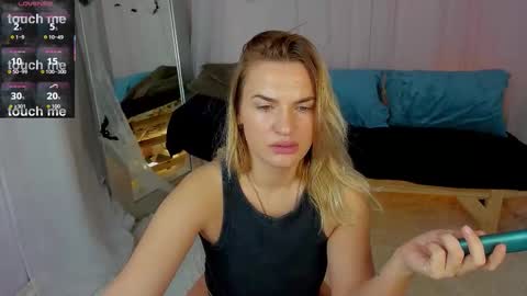 Mariel online show from November 12, 1:17 am