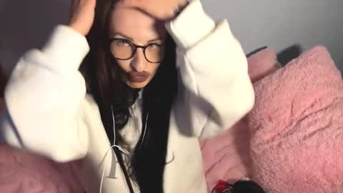 Snapshot of marielrushanan chatting on November 2, 3:58 pm Hanna online show from November 2, 3:58 pm