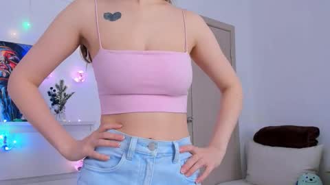 Snapshot of marilinal chatting on December 18, 7:47 am Marilina online show from December 18, 7:47 am