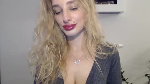 MarilynDevilish online show from December 19, 9:49 pm