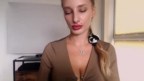 MarilynDevilish online show from September 17, 7:32 am