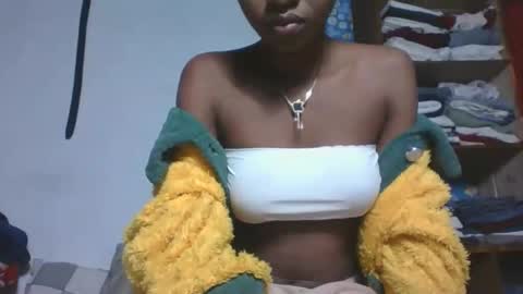 Snapshot of marinagold69 chatting on May 16, 1:24 am marinagold69 online show from May 16, 1:24 am
