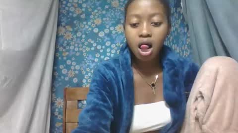 Snapshot of marinagold69 chatting on May 17, 5:27 am marinagold69 online show from May 17, 5:27 am