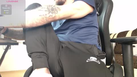 Snapshot of marioslim chatting on February 3, 10:31 am marioslim online show from February 3, 10:31 am