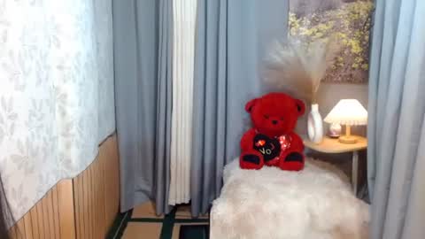 LEAH online show from March 4, 10:38 pm