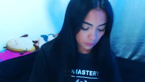 Snapshot of marisajara_ chatting on December 10, 2:05 am marisa online show from December 10, 2:05 am