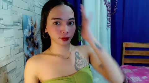 Snapshot of marishkafoxx chatting on June 24, 12:04 pm marishka online show from June 24, 12:04 pm