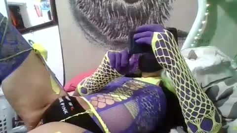 Snapshot of marissaspiercedpussy chatting on December 3, 6:32 am Prissy Miss online show from December 3, 6:32 am