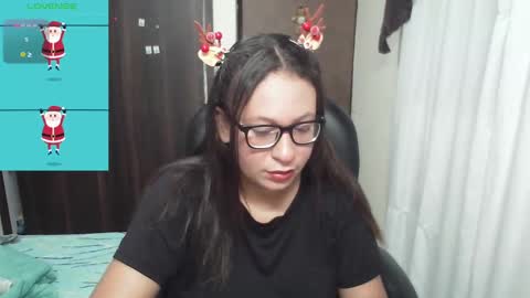 Snapshot of maritsa_millerr chatting on December 17, 10:44 am maritsa online show from December 17, 10:44 am