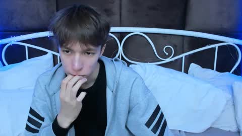 Mark online show from May 26, 12:23 pm