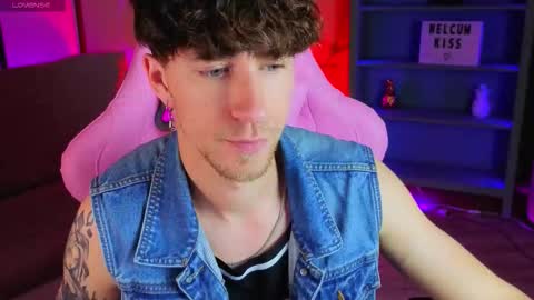 Snapshot of mark_caron chatting on October 19, 8:20 pm mark_caron online show from October 19, 8:20 pm