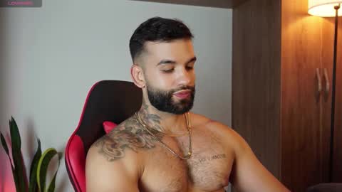 Mark online show from November 6, 9:15 pm