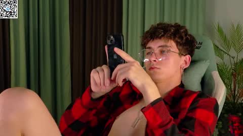 Snapshot of mark_safr chatting on October 6, 7:33 pm Mark online show from October 6, 7:33 pm