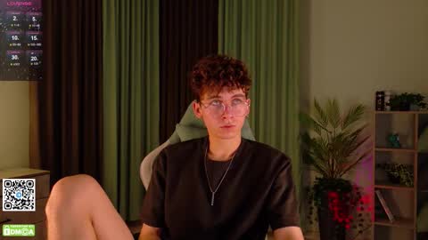 Snapshot of mark_safr chatting on October 8, 11:13 pm Mark online show from October 8, 11:13 pm