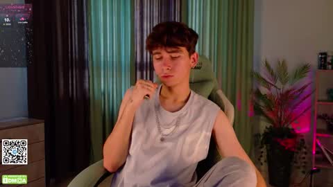 Snapshot of mark_safr chatting on October 16, 2:12 am Mark online show from October 16, 2:12 am