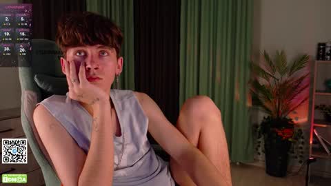 Snapshot of mark_safr chatting on October 16, 2:18 pm Mark online show from October 16, 2:18 pm