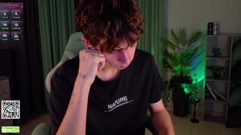 Snapshot of mark_safr chatting on October 28, 3:14 pm Mark online show from October 28, 3:14 pm