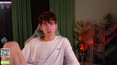 Snapshot of mark_safr chatting on October 30, 5:24 pm Mark online show from October 30, 5:24 pm