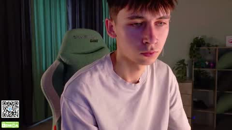 Snapshot of mark_safr chatting on November 18, 4:17 am Mark online show from November 18, 4:17 am