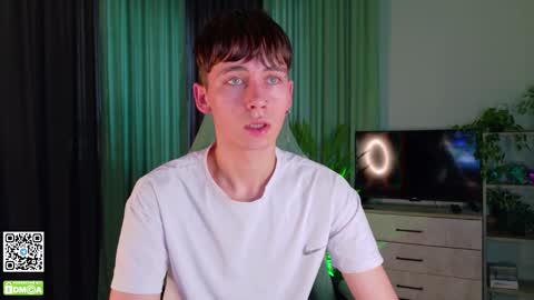 Snapshot of mark_safr chatting on November 27, 8:05 am Mark online show from November 27, 8:05 am