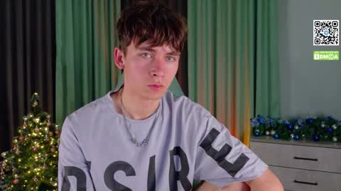 Snapshot of mark_safr chatting on December 14, 4:45 pm Mark online show from December 14, 4:45 pm