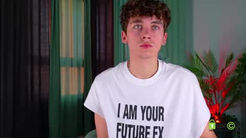 Snapshot of mark_safr chatting on June 18, 2:10 pm Mark online show from June 18, 2:10 pm