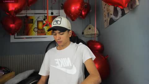 Snapshot of markbowie chatting on February 20, 1:44 pm markbowie online show from February 20, 1:44 pm