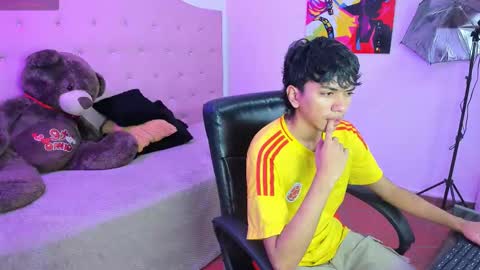 Snapshot of markbowie chatting on March 1, 3:25 pm markbowie online show from March 1, 3:25 pm