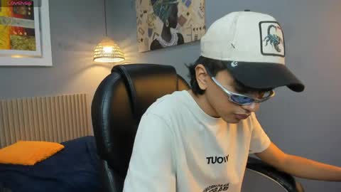 markbowie online show from April 18, 7:18 pm