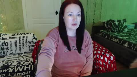 Snapshot of marlenexdietrich chatting on February 12, 8:06 am MarleneXDietrich online show from February 12, 8:06 am