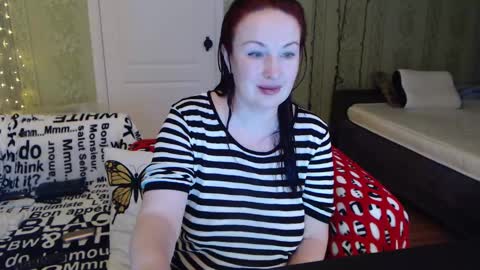 Snapshot of marlenexdietrich chatting on February 15, 9:16 am MarleneXDietrich online show from February 15, 9:16 am