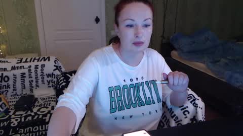 Snapshot of marlenexdietrich chatting on March 6, 10:09 am MarleneXDietrich online show from March 6, 10:09 am
