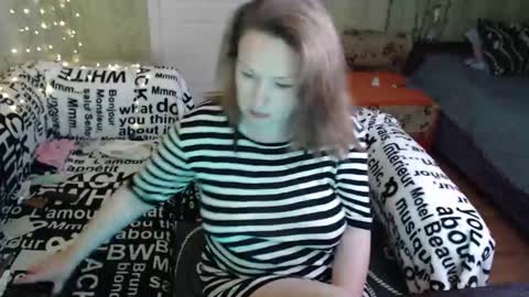 Snapshot of marlenexdietrich chatting on September 11, 1:22 pm MarleneXDietrich online show from September 11, 1:22 pm