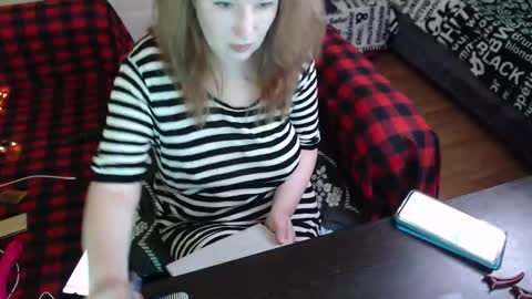 Snapshot of marlenexdietrich chatting on September 21, 9:33 am MarleneXDietrich online show from September 21, 9:33 am