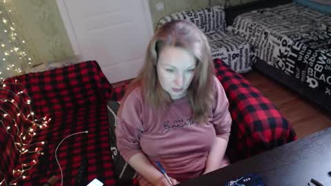 Snapshot of marlenexdietrich chatting on October 1, 11:16 am MarleneXDietrich online show from October 1, 11:16 am