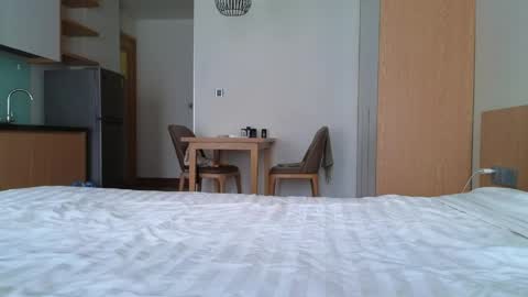 Mary online show from April 15, 1:01 am