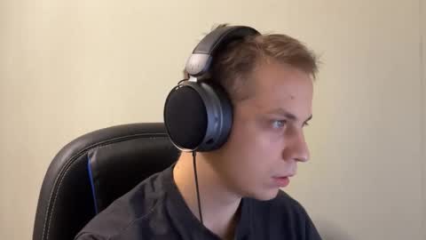 Snapshot of maroooa chatting on December 18, 9:54 pm Marko online show from December 18, 9:54 pm