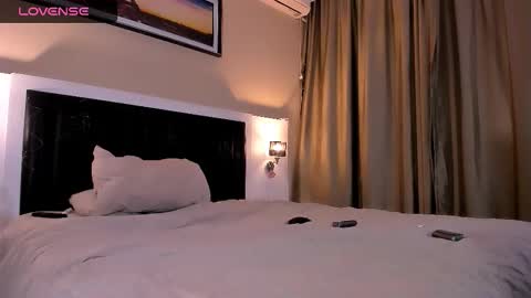 Snapshot of marrena_a chatting on February 12, 11:27 am -- Mari -- online show from February 12, 11:27 am