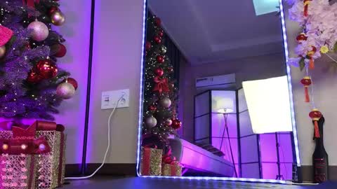 Mary online show from December 20, 3:21 pm