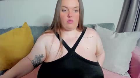 Snapshot of marry_girl chatting on October 18, 7:03 pm Mary online show from October 18, 7:03 pm