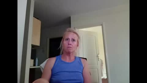 MaryGoRound online show from August 1, 12:15 pm
