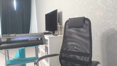 Snapshot of marselle_looker chatting on February 24, 10:59 am Marselle online show from February 24, 10:59 am