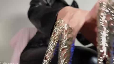 Ultimate Goddess online show from November 15, 8:00 am